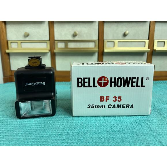 Bell + Howell 35mm Plastic Camera flash case - Picture 2 of 16